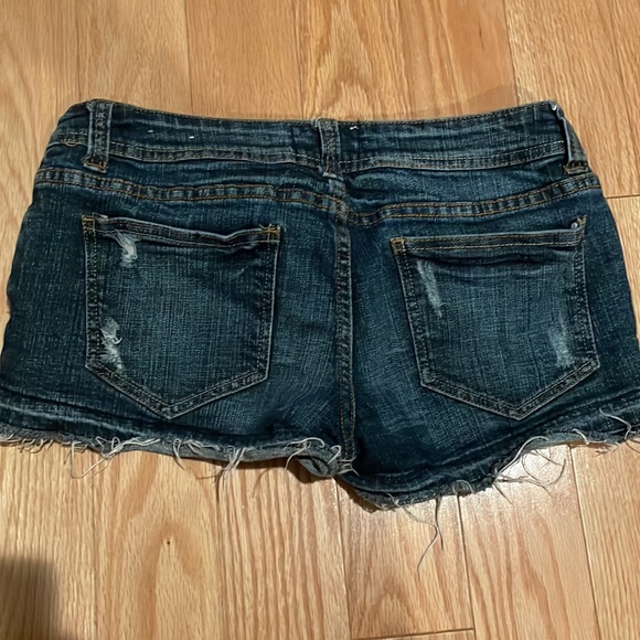 American Rag stretchy and comfy distressed, denim jean shorts size small - Picture 2 of 7